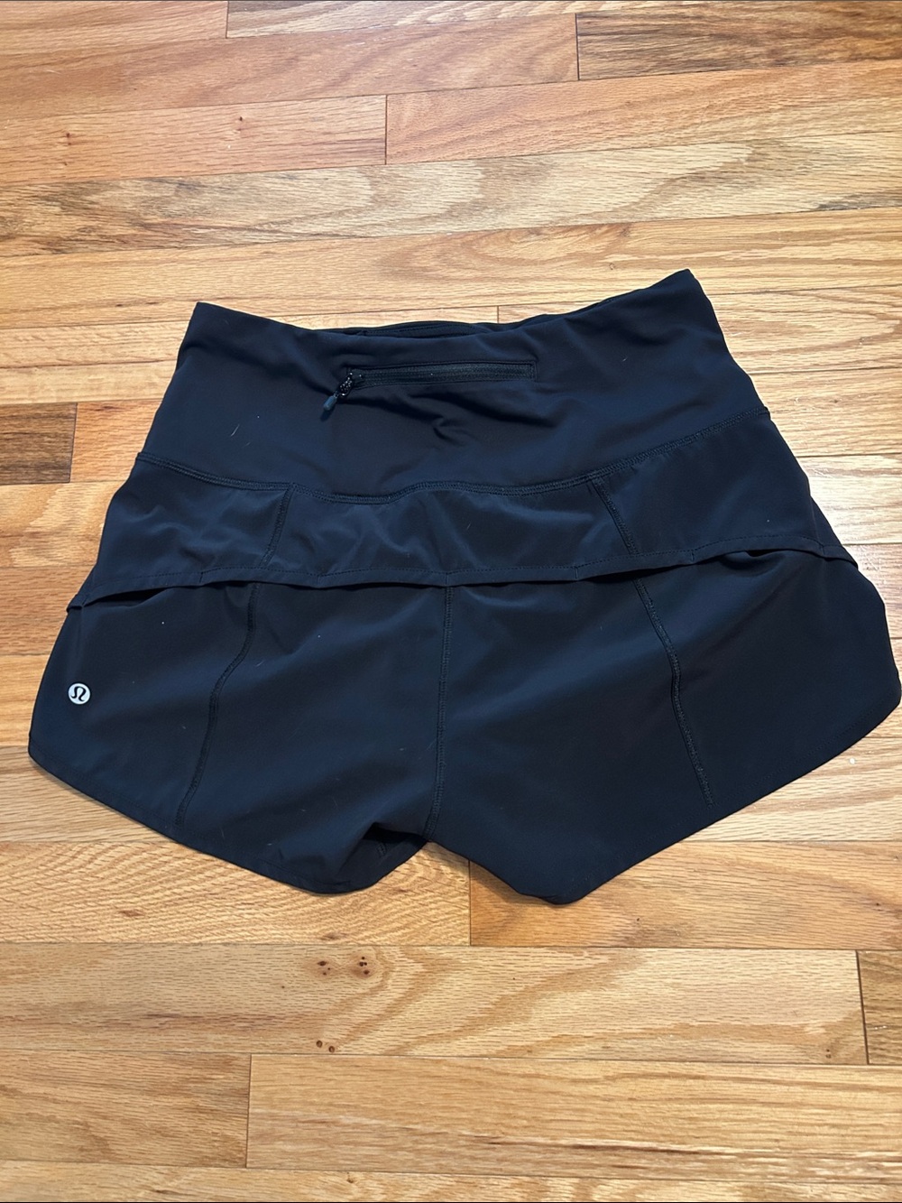 lululemon athletica high-waist speed shorts, 2.5”. Size 6, black - Picture 4 of 5